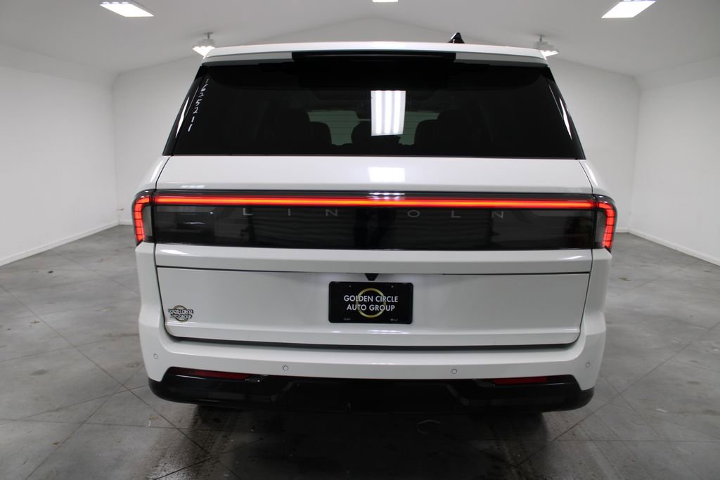 New 2026 Lincoln Navigator Reserve image 7