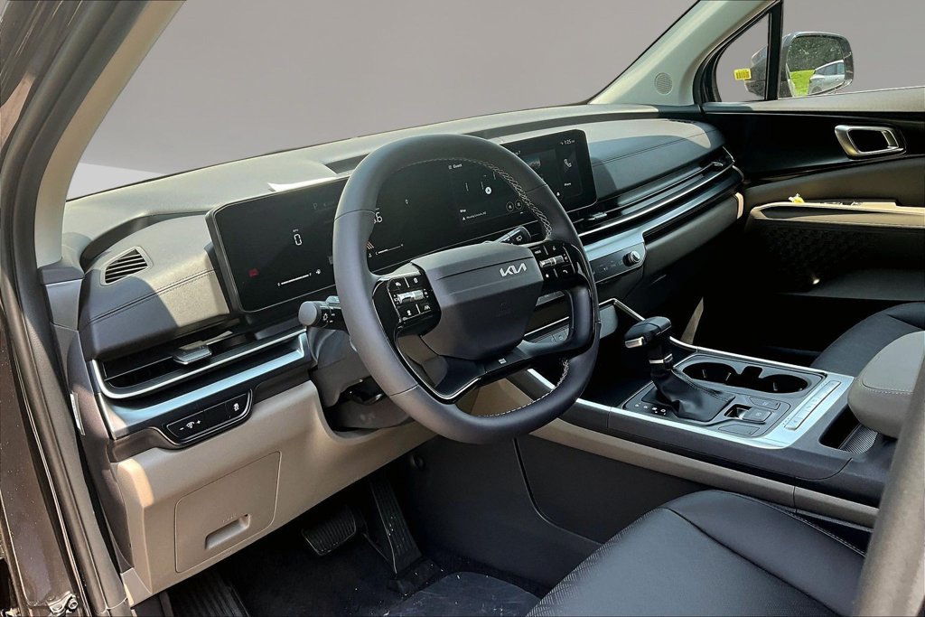 New 2027 Kia Carnival FWD image 7
