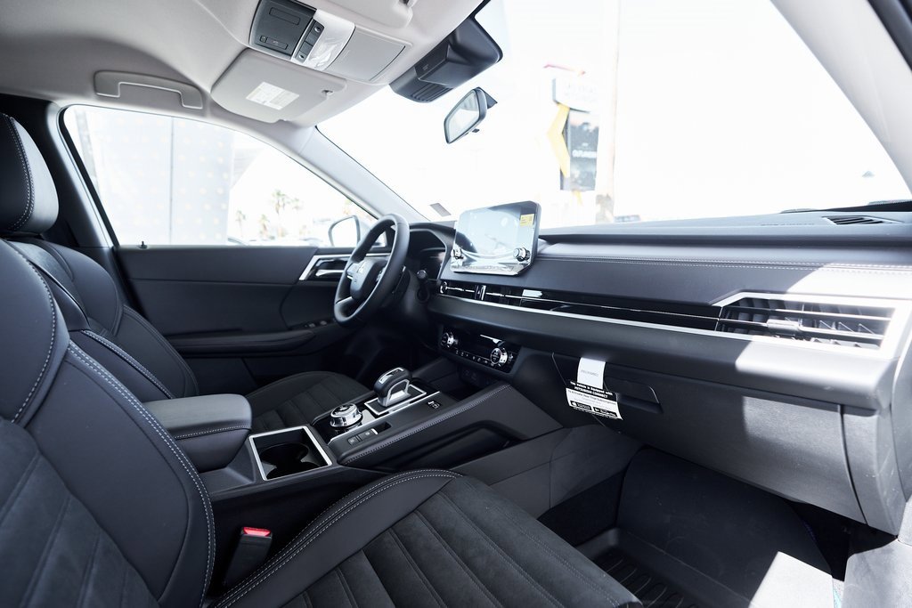New 2025 Mitsubishi Outlander SE image 25