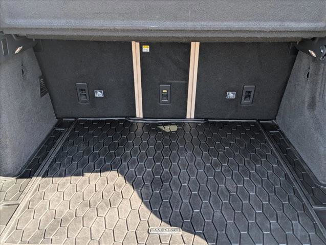 Used 2019 Jaguar F-PACE Premium image 6