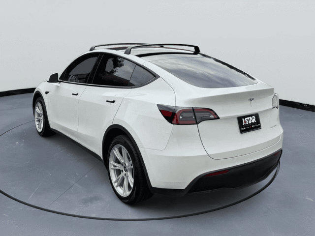 Used 2024 Tesla Model Y Long Range AWD/4WD image 7