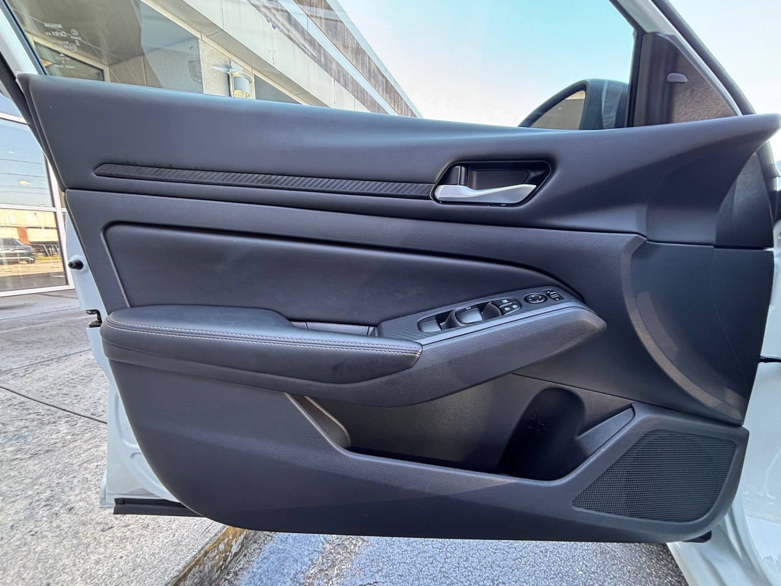Used 2025 Nissan Altima 2.5 SV FWD image 18