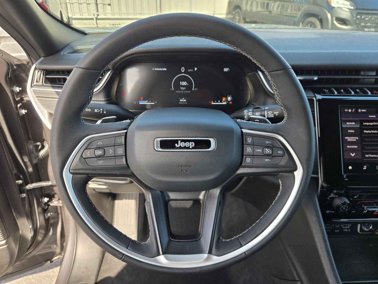 Certified 2025 Jeep Grand Cherokee Altitude RWD image 17