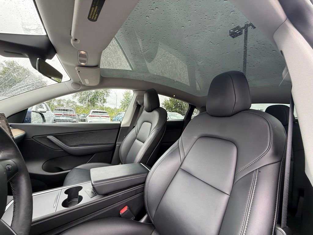 Used 2022 Tesla Model Y Long Range image 21