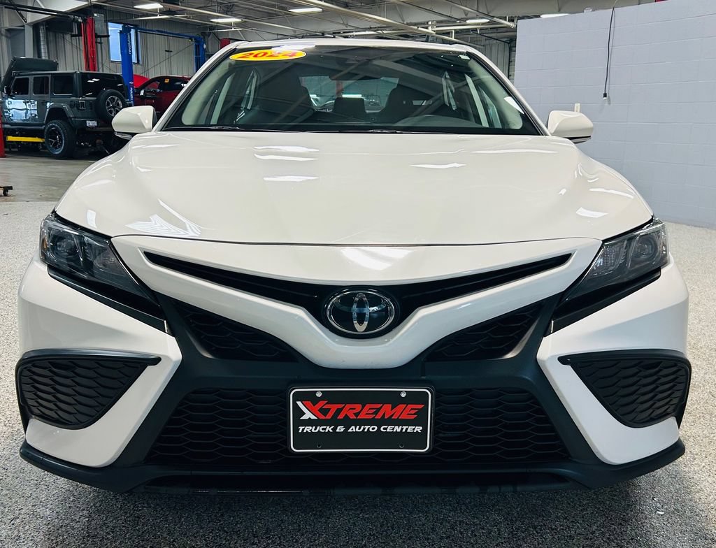 Used 2024 Toyota Camry SE FWD image 2