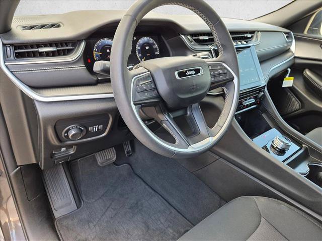 Used 2024 Jeep Grand Cherokee L Laredo AWD/4WD image 10