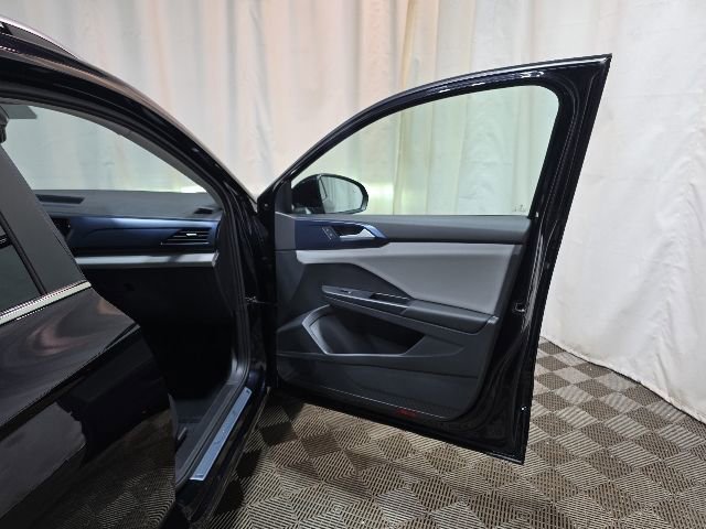 Certified 2023 Volkswagen Taos SE w/ Panoramic Sunroof Package FWD image 33