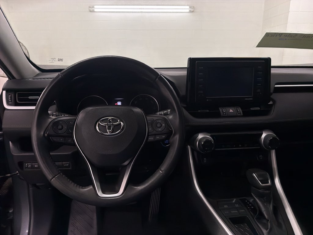 Used 2021 Toyota RAV4 XLE Premium FWD image 7