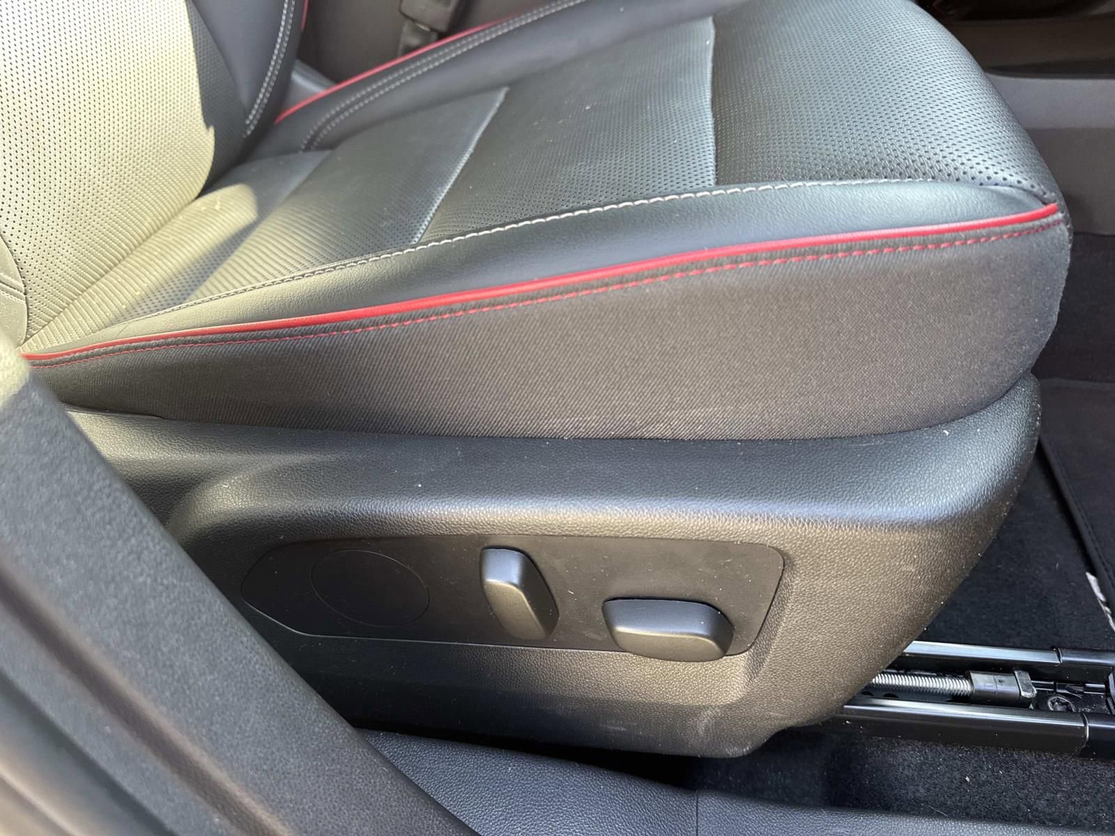 Used 2022 Buick Envision Essence w/ Sport Touring Package image 12