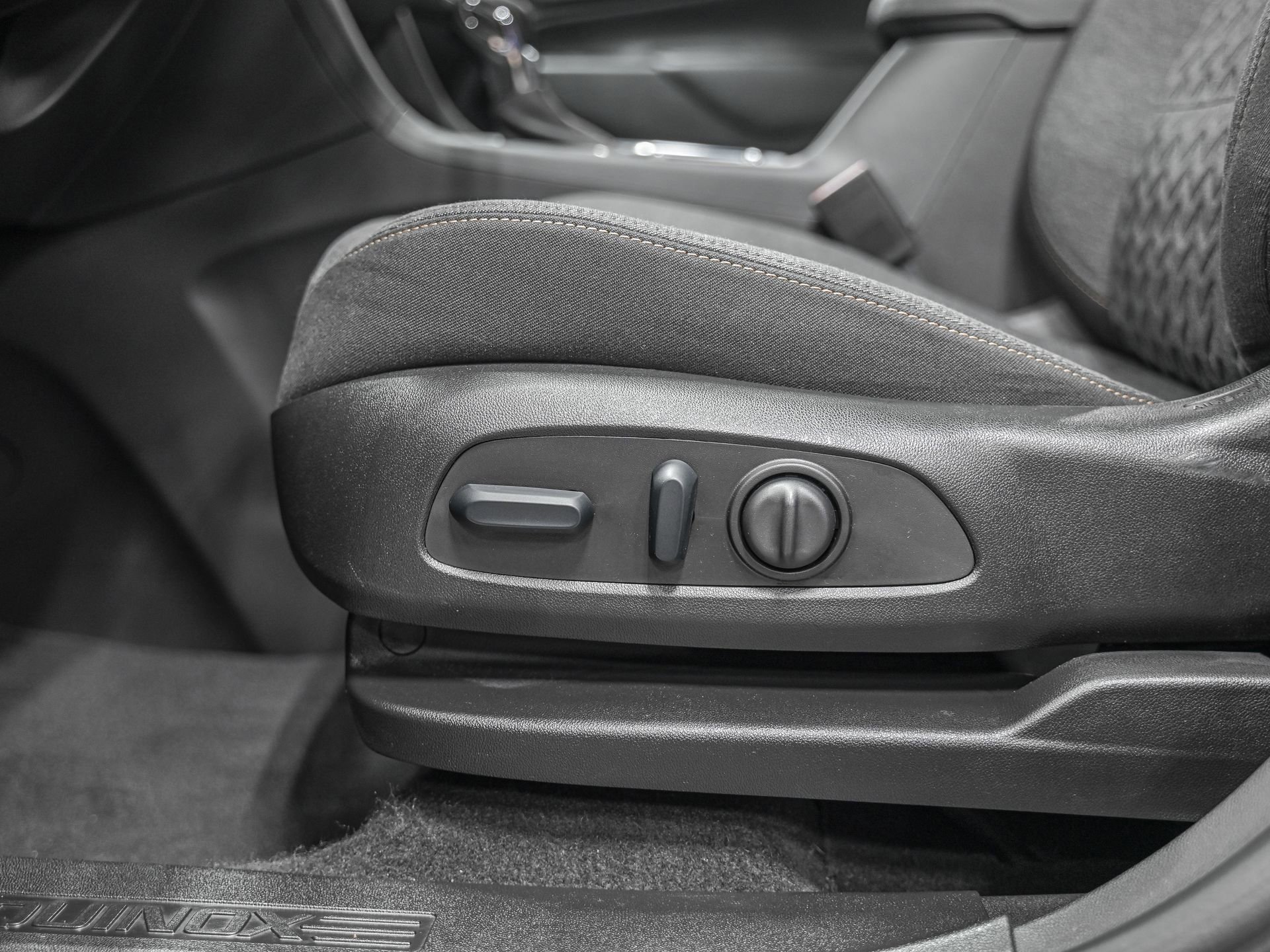 Used 2023 Chevrolet Equinox LT image 14