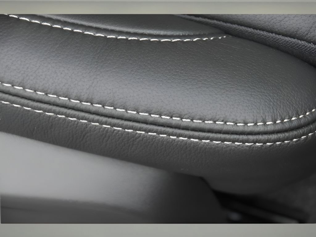 Certified 2025 Volvo XC40 B5 Ultra w/ Protection Package Premier image 26