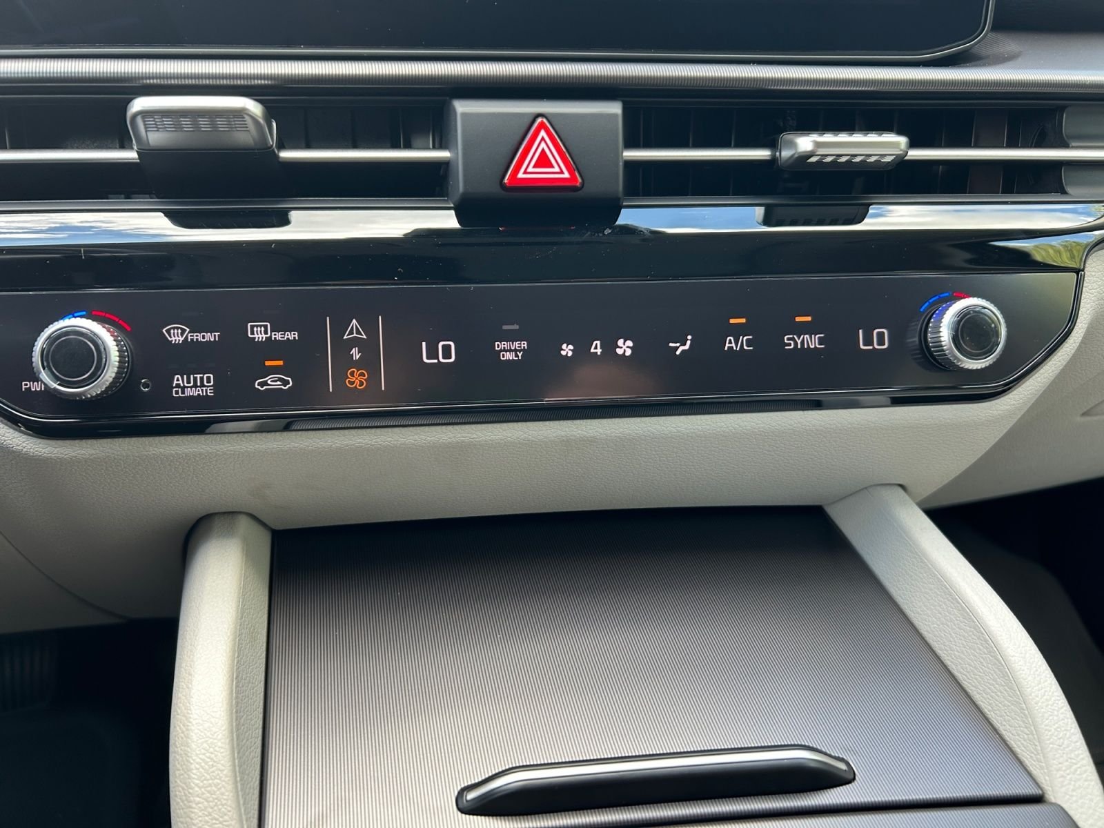 New 2027 Kia Sportage SX Prestige AWD/4WD image 21