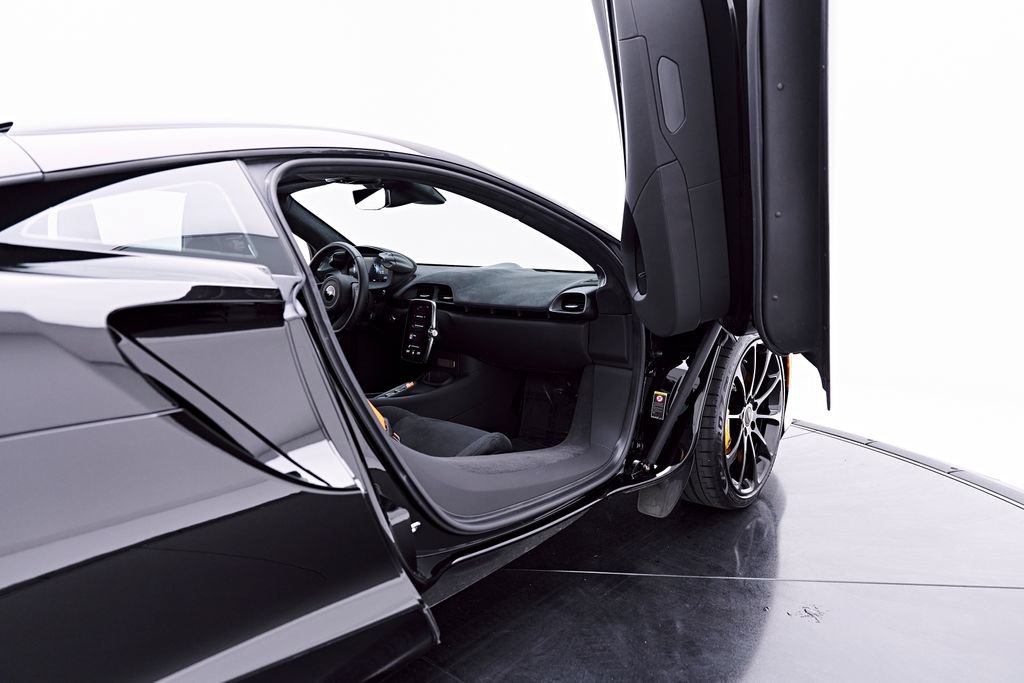 Used 2026 McLaren Artura RWD image 47