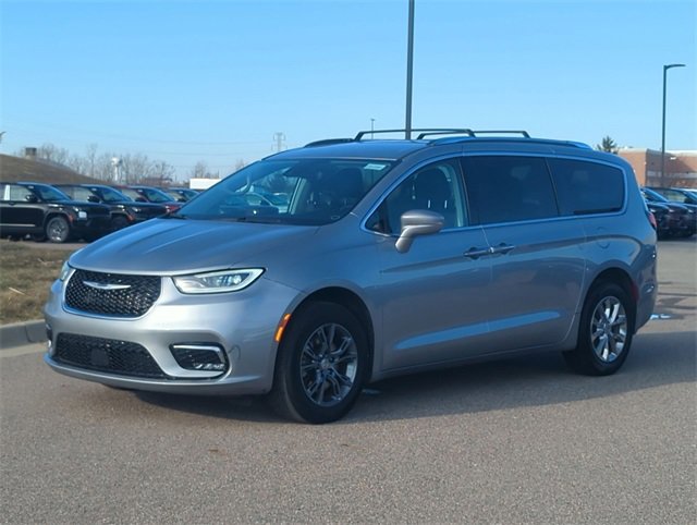 Used 2021 Chrysler Pacifica Touring-L w/ Uconnect Theater Family Group image 7
