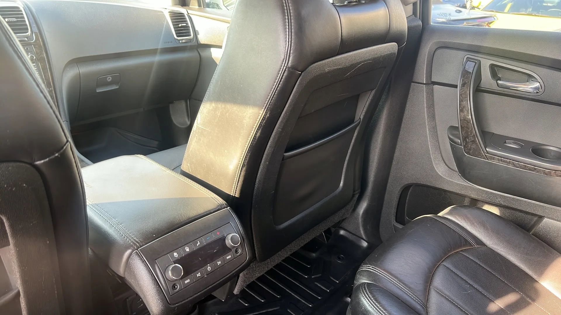 Used 2011 GMC Acadia Denali image 15