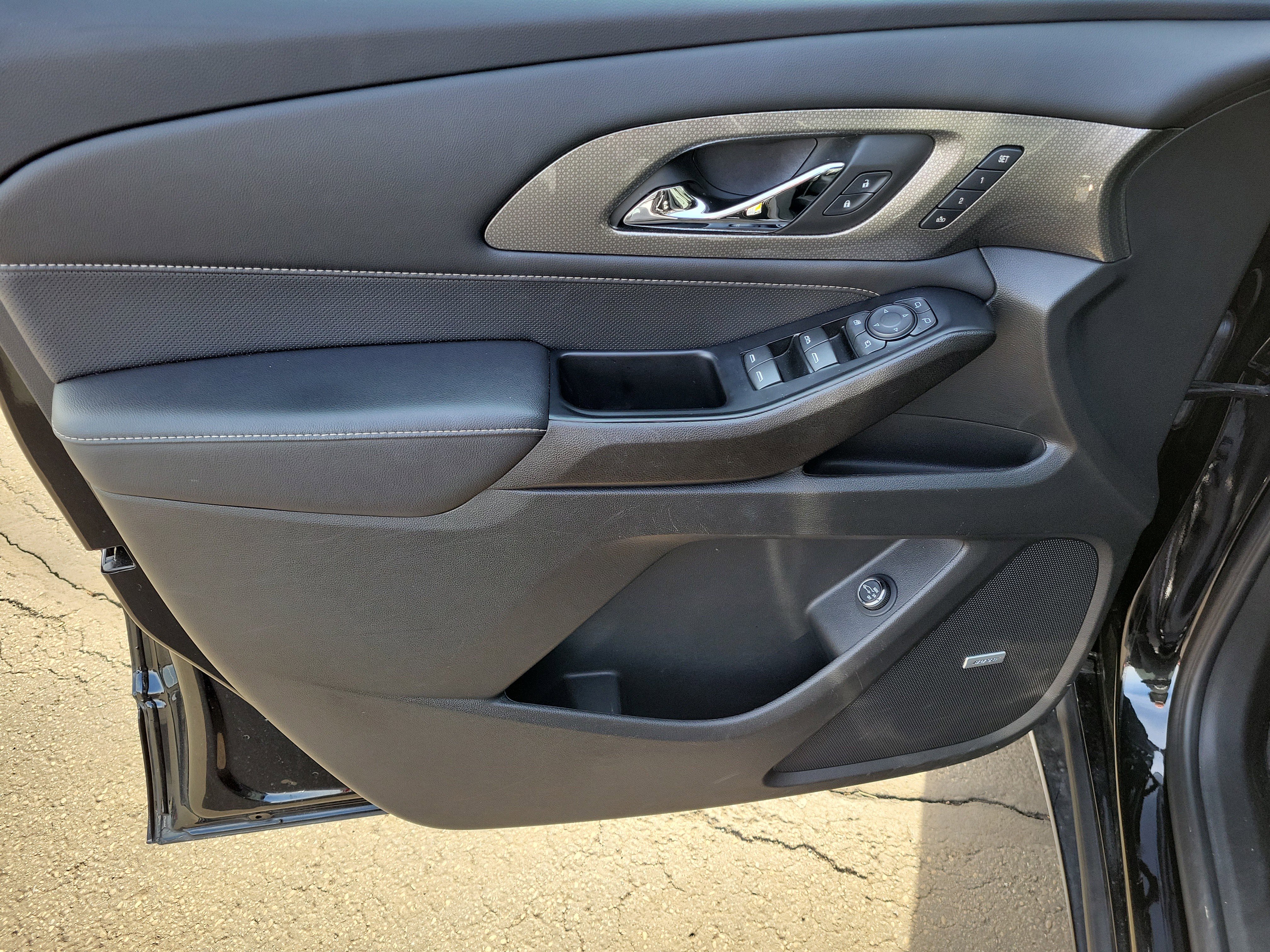 Used 2023 Chevrolet Traverse Premier w/ Redline Edition image 17