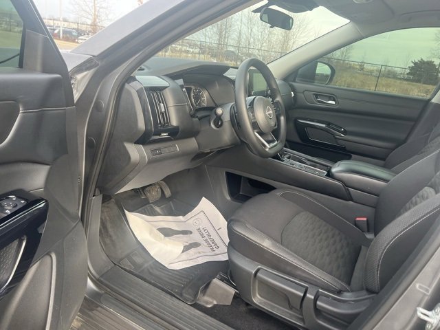 Used 2022 Nissan Pathfinder S image 12