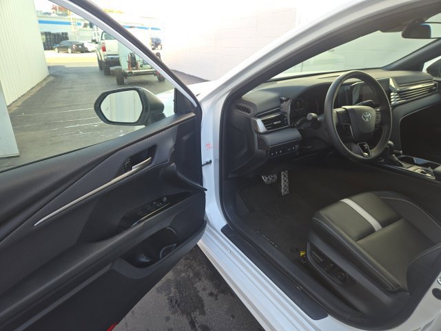 Used 2026 Toyota Camry SE FWD image 17
