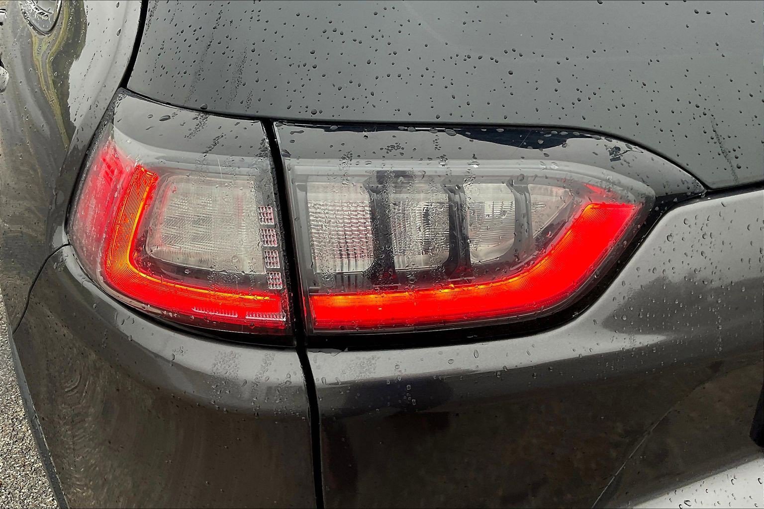 Used 2019 Jeep Cherokee Limited w/ Technology Group image 23