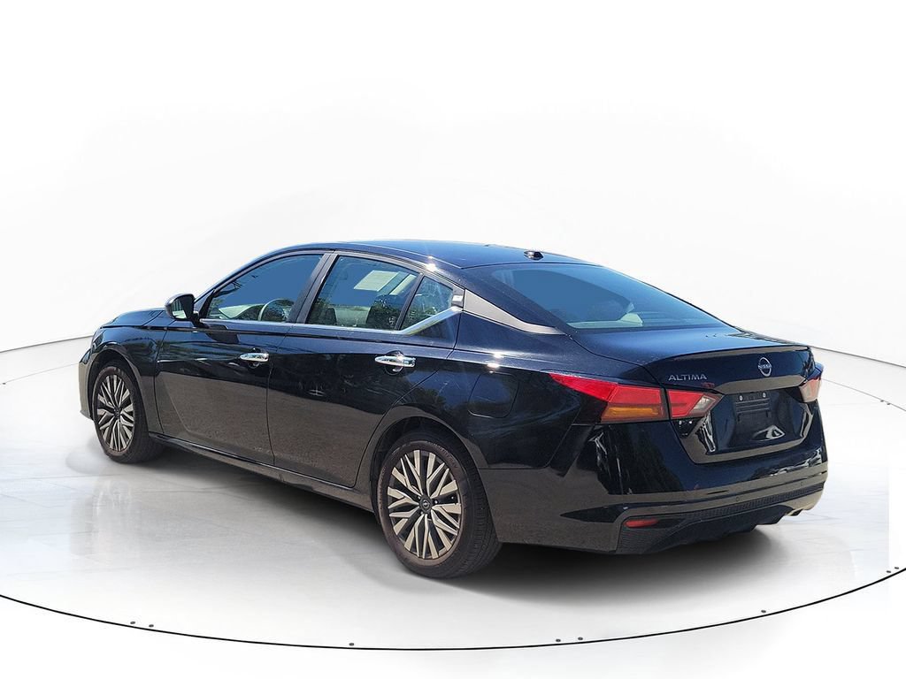 Used 2025 Nissan Altima 2.5 SV FWD image 3