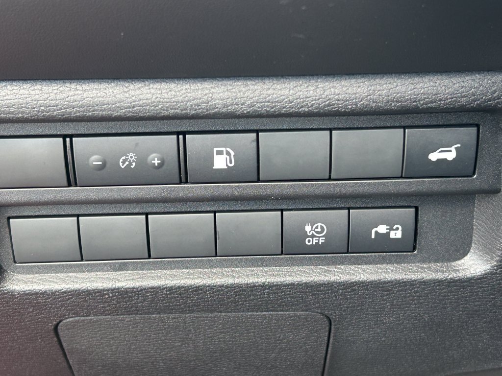 Used 2025 Mitsubishi Outlander 4WD Plug-In Hybrid image 24