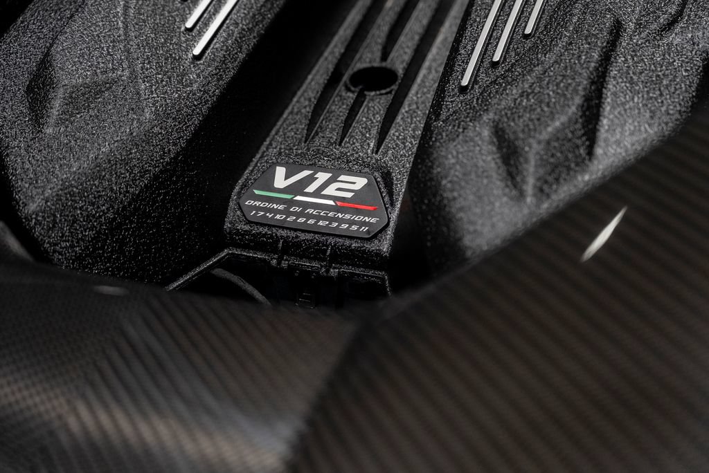 Used 2025 Lamborghini Revuelto AWD/4WD image 36