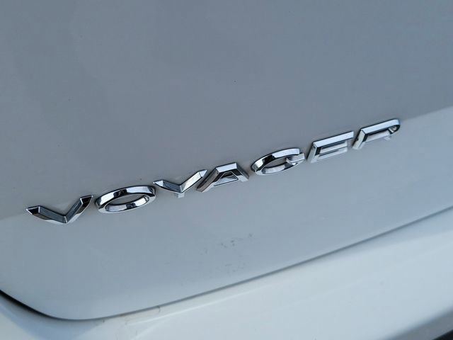 Used 2025 Chrysler Voyager LX image 8