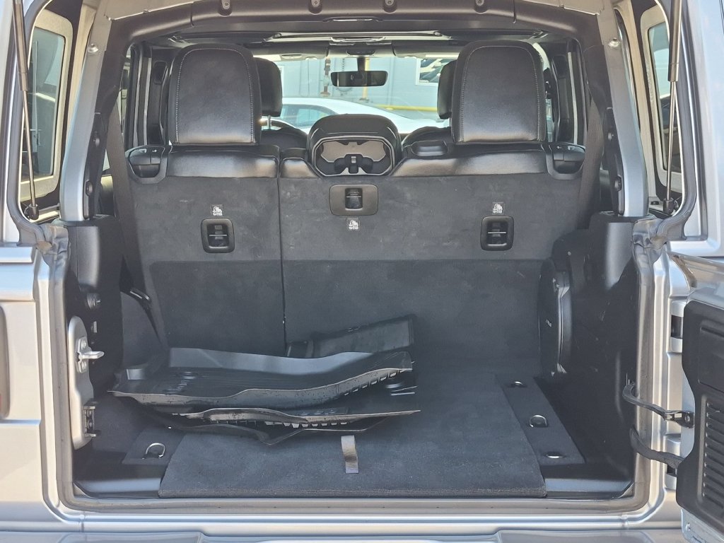 Certified 2020 Jeep Wrangler Unlimited Sahara AWD/4WD image 6