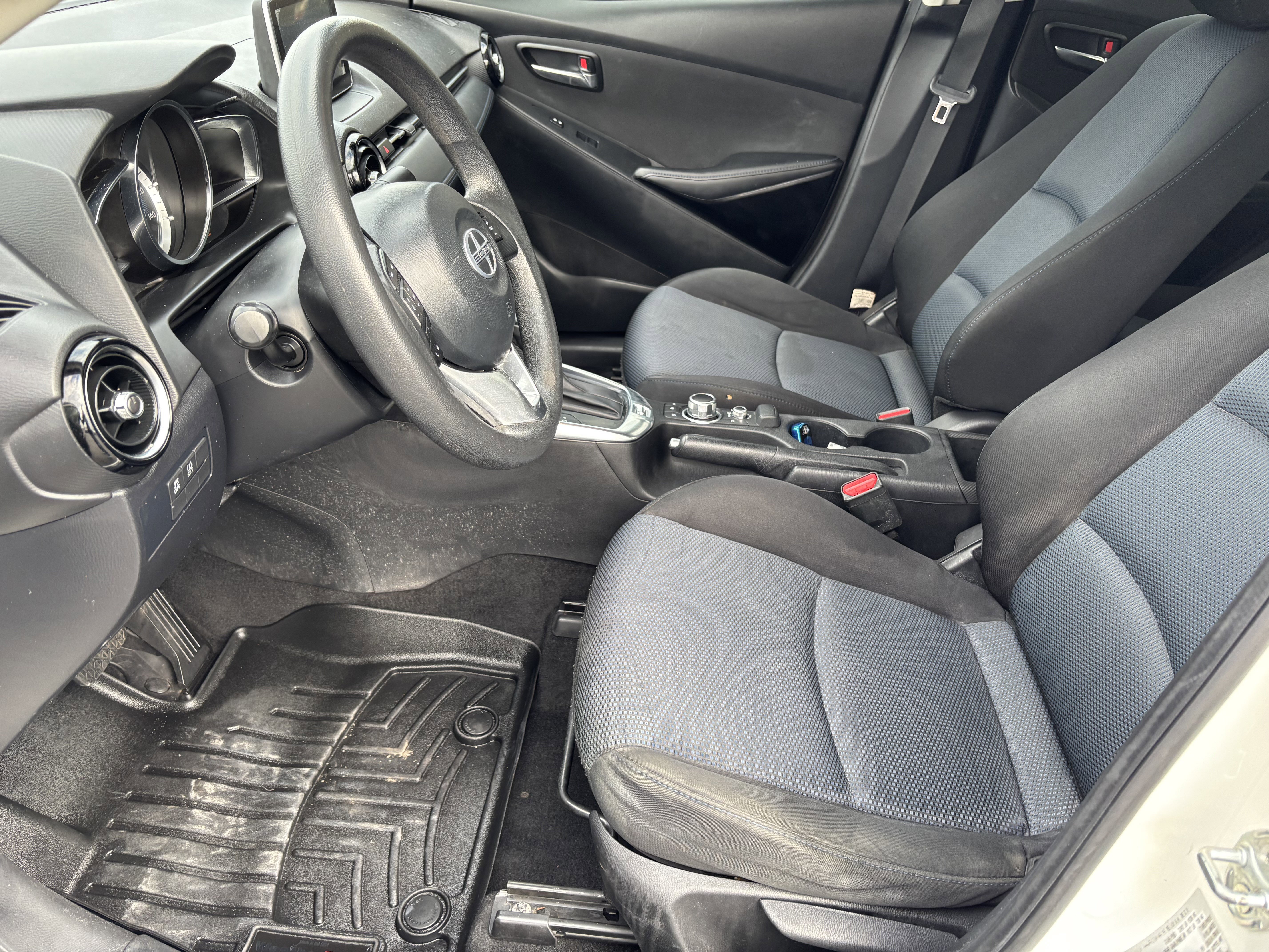Used 2016 Scion iA FWD image 12