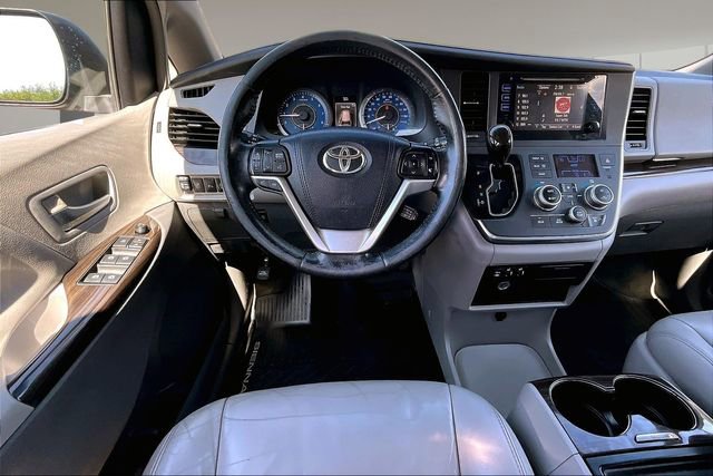 Used 2015 Toyota Sienna XLE w/ XLE Navigation Package image 8