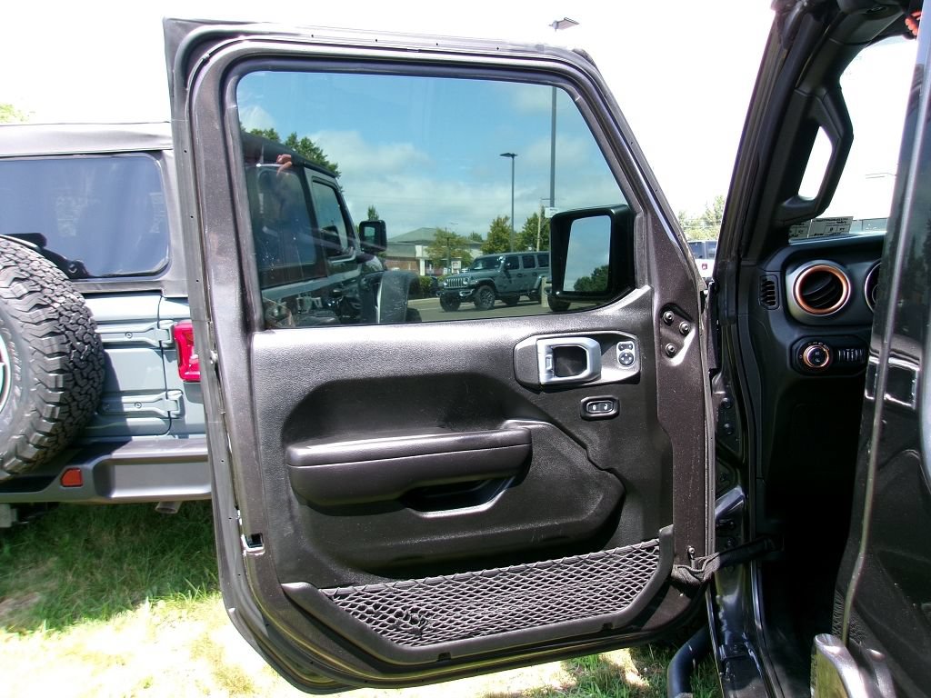 Certified 2021 Jeep Gladiator Sport AWD/4WD image 6