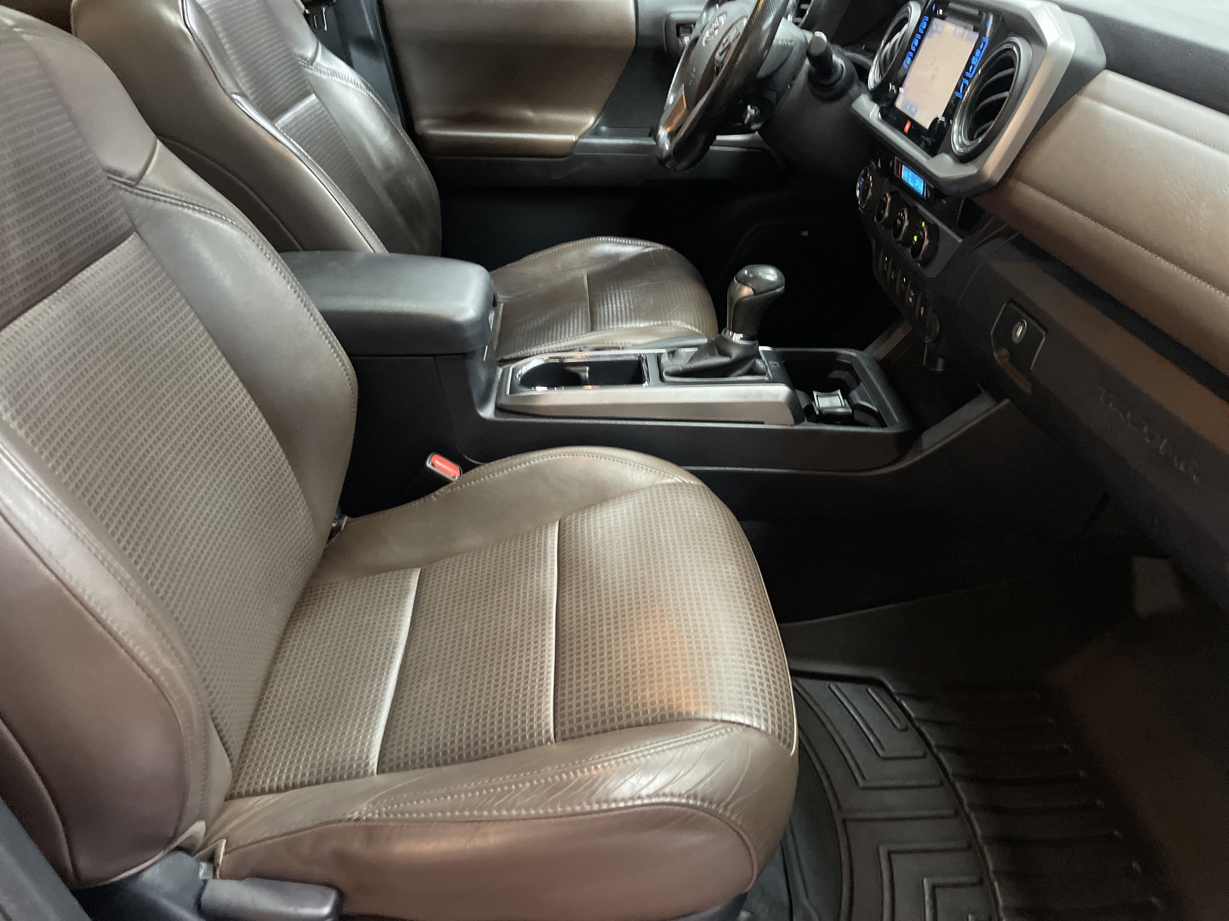 Used 2017 Toyota Tacoma Limited image 35