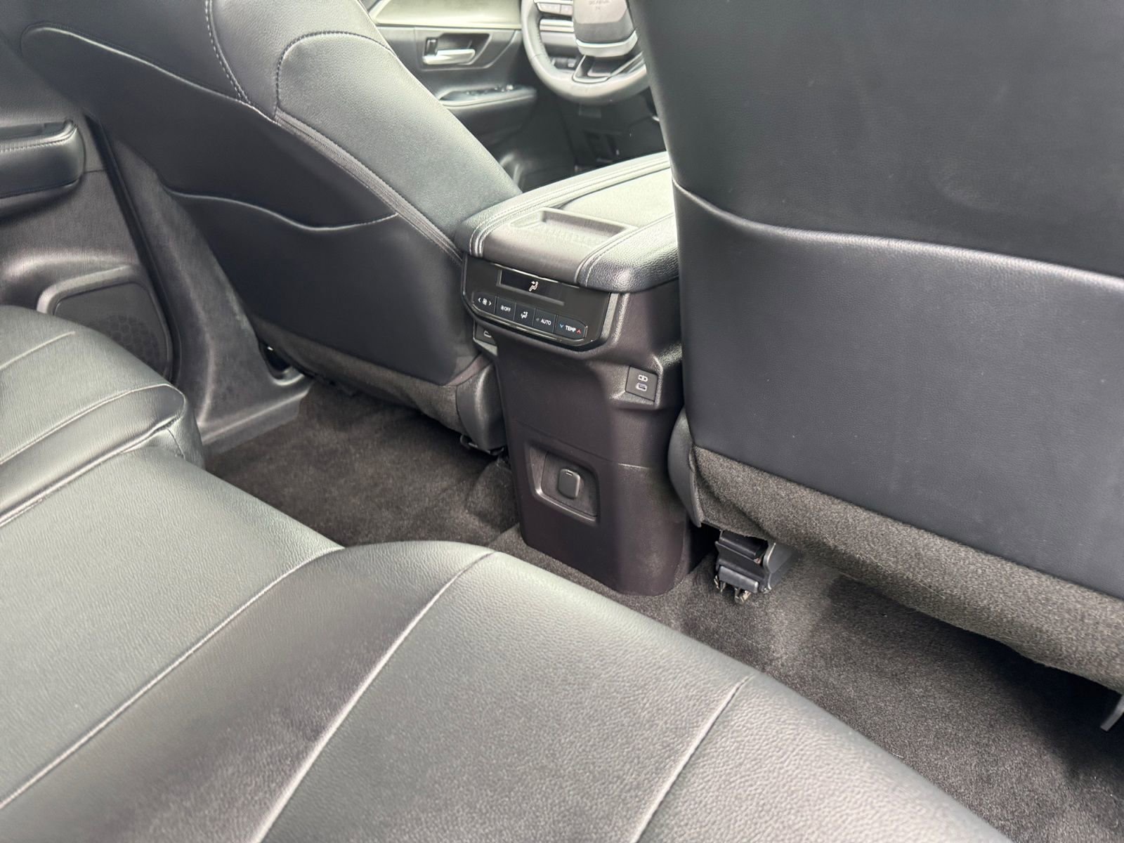 Used 2025 Toyota Grand Highlander AWD Hybrid image 13