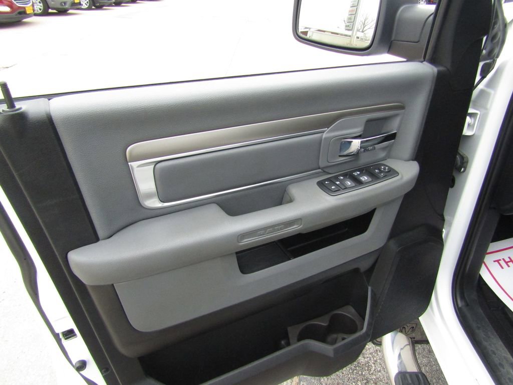 Used 2017 RAM 1500 Classic SLT w/ SLT Plus D￩cor Group image 15