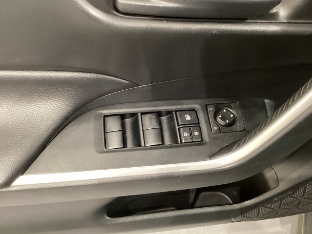 Used 2021 Toyota RAV4 LE FWD image 28