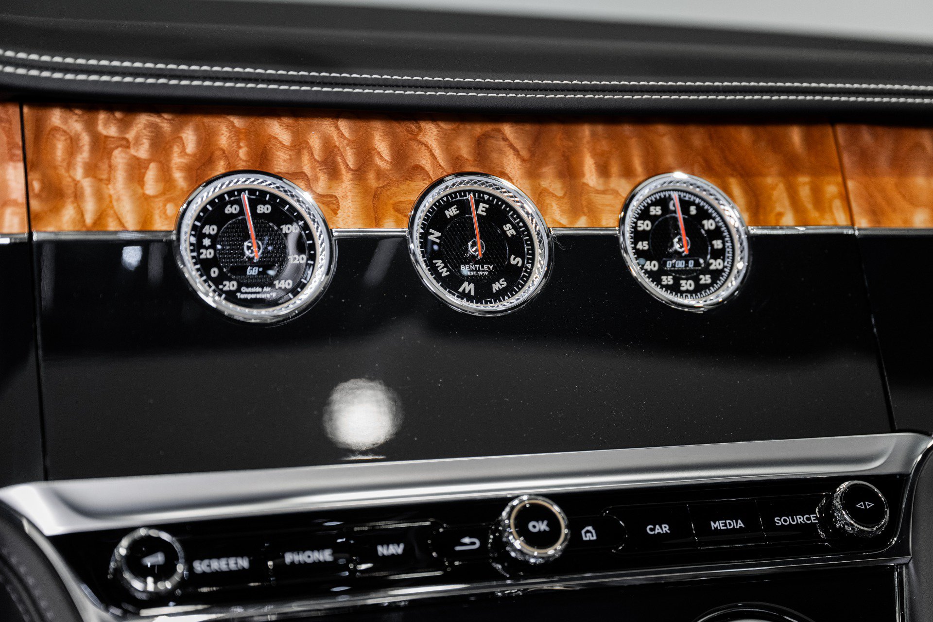 Certified 2022 Bentley Continental GT V8 AWD/4WD image 31