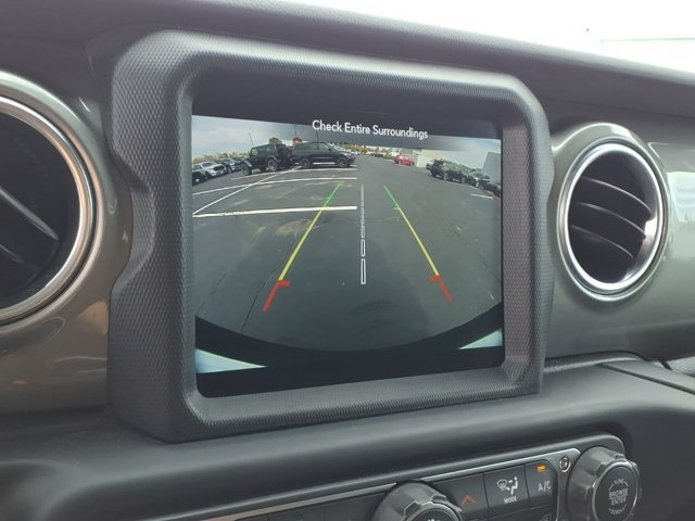 Used 2019 Jeep Wrangler Unlimited Sahara AWD/4WD image 11