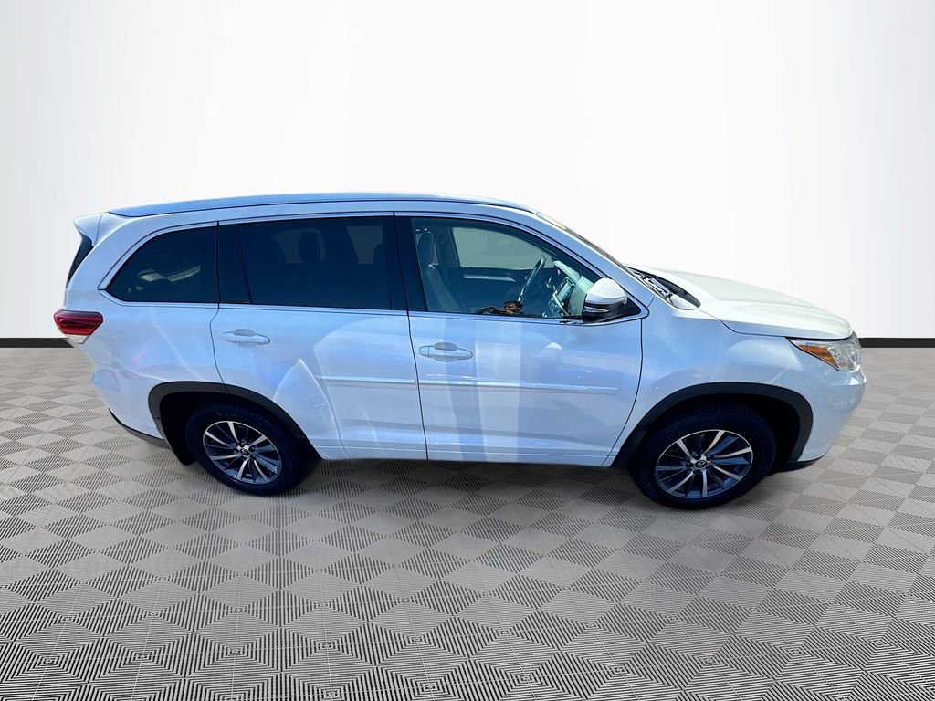 Used 2018 Toyota Highlander XLE AWD/4WD image 34
