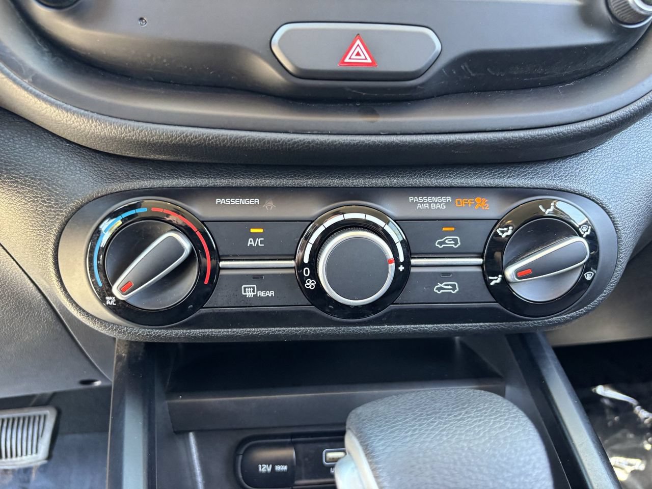 Used 2025 Kia Soul LX w/ LX Technology Package FWD image 22