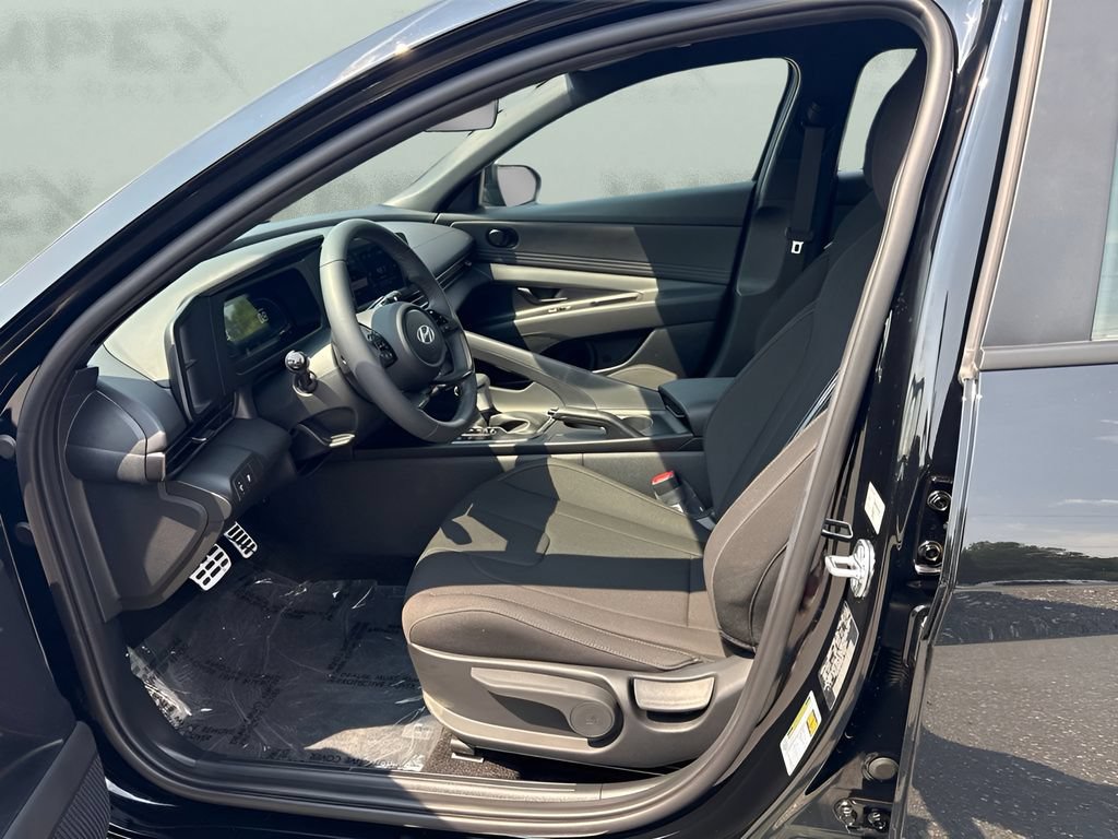 Used 2026 Hyundai Elantra Sport FWD image 5