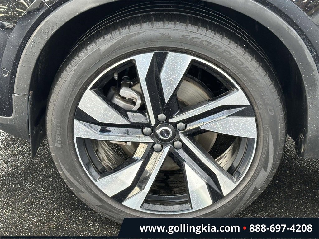 Used 2025 Volvo XC40 B5 Plus image 7