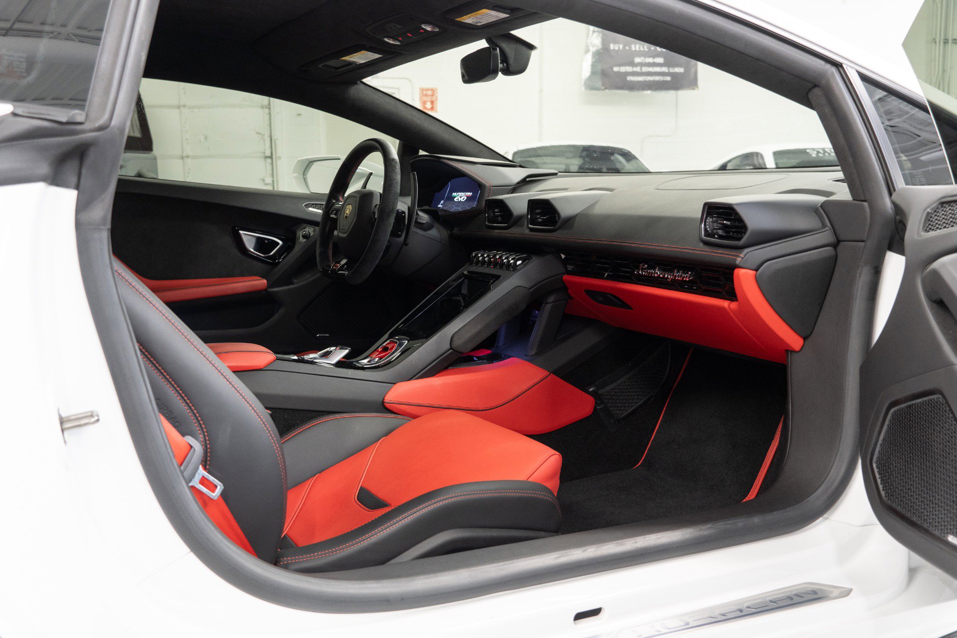 Used 2020 Lamborghini Huracan EVO image 22