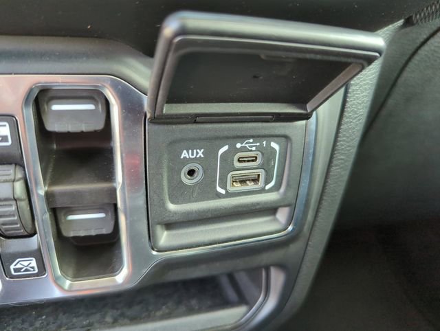 Used 2023 Jeep Wrangler Unlimited w/ Convenience Group image 29