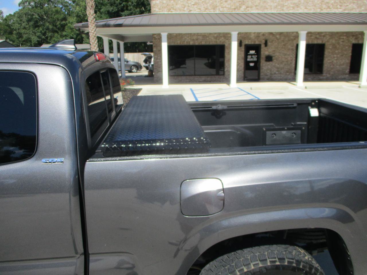 Used 2017 Toyota Tacoma SR5 AWD/4WD image 13