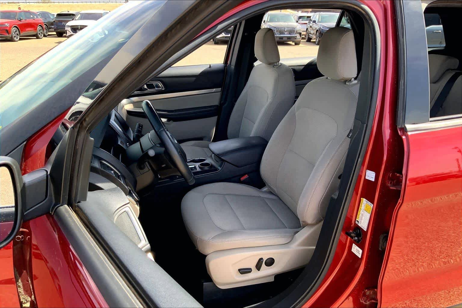 Used 2019 Ford Explorer XLT w/ Equipment Group 201A FWD image 8