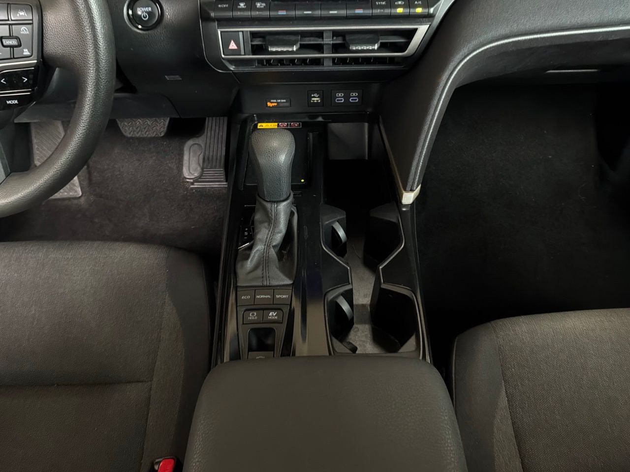 Used 2025 Toyota Camry LE FWD image 15