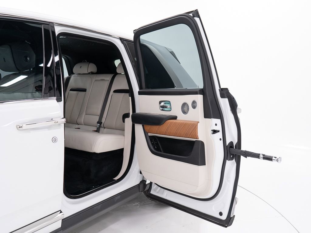 Certified 2020 Rolls-Royce Cullinan image 31