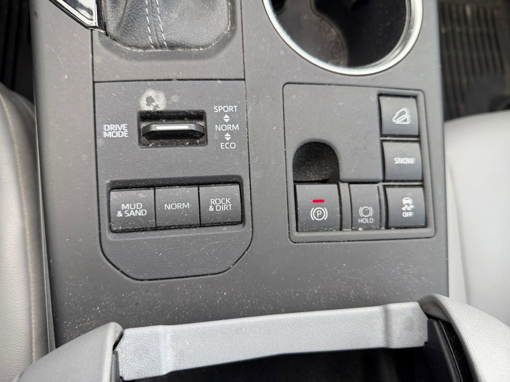 Used 2023 Toyota Highlander XLE image 26