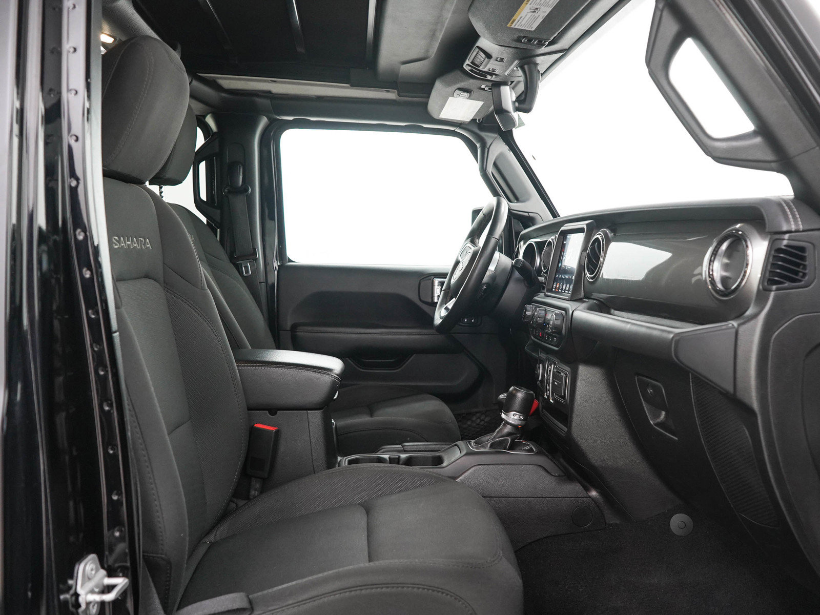Used 2019 Jeep Wrangler Unlimited Sahara w/ Uconnect 4C Nav & Sound Group AWD/4WD image 12