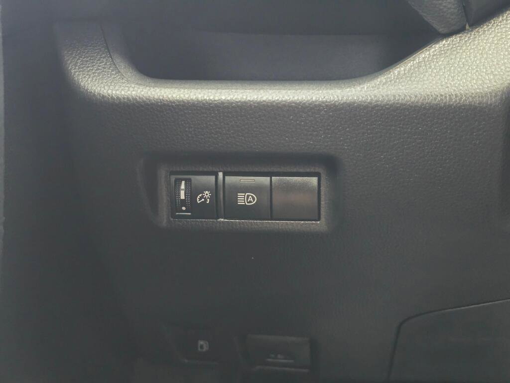 Used 2025 Toyota RAV4 XLE image 25